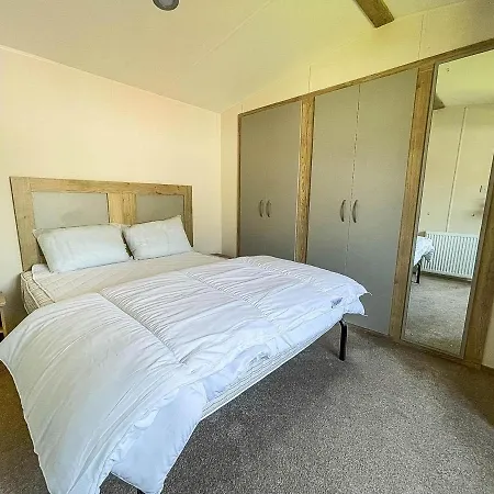 Modern Caravan At Broadland Sands In Suffolk, Sleeps 6 Ref 20256Bs Hotel Hopton on Sea Exterior photo