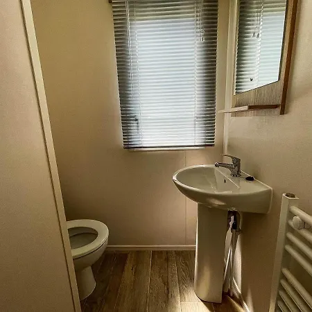 Modern Caravan At Broadland Sands In Suffolk, Sleeps 6 Ref 20256Bs Hotel Hopton on Sea Exterior photo