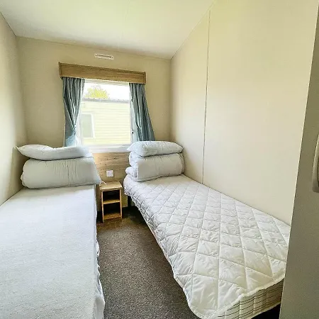 Modern Caravan At Broadland Sands In Suffolk, Sleeps 6 Ref 20256Bs Hotel Hopton on Sea Exterior photo