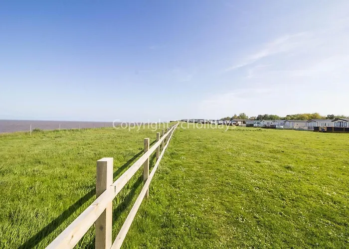Modern Caravan At Broadland Sands In Suffolk, Sleeps 6 Ref 20256Bs