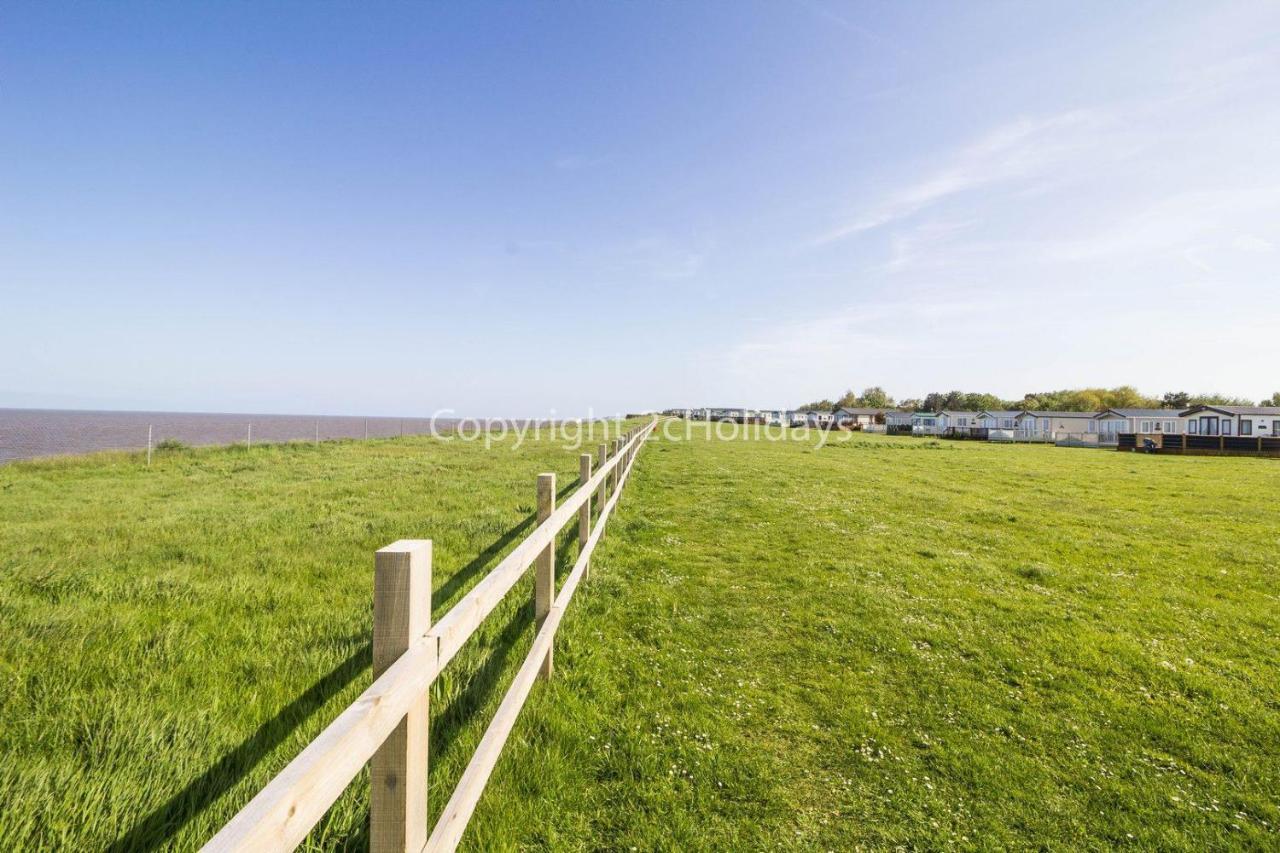 Modern Caravan At Broadland Sands In Suffolk, Sleeps 6 Ref 20256bs *